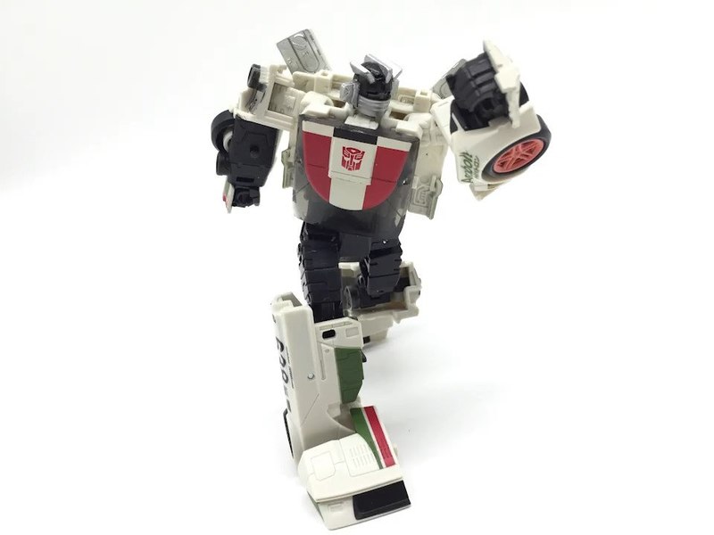 Transformers Earthrise Deluxe Wheeljack Video Review With Images 05 (5 of 24)